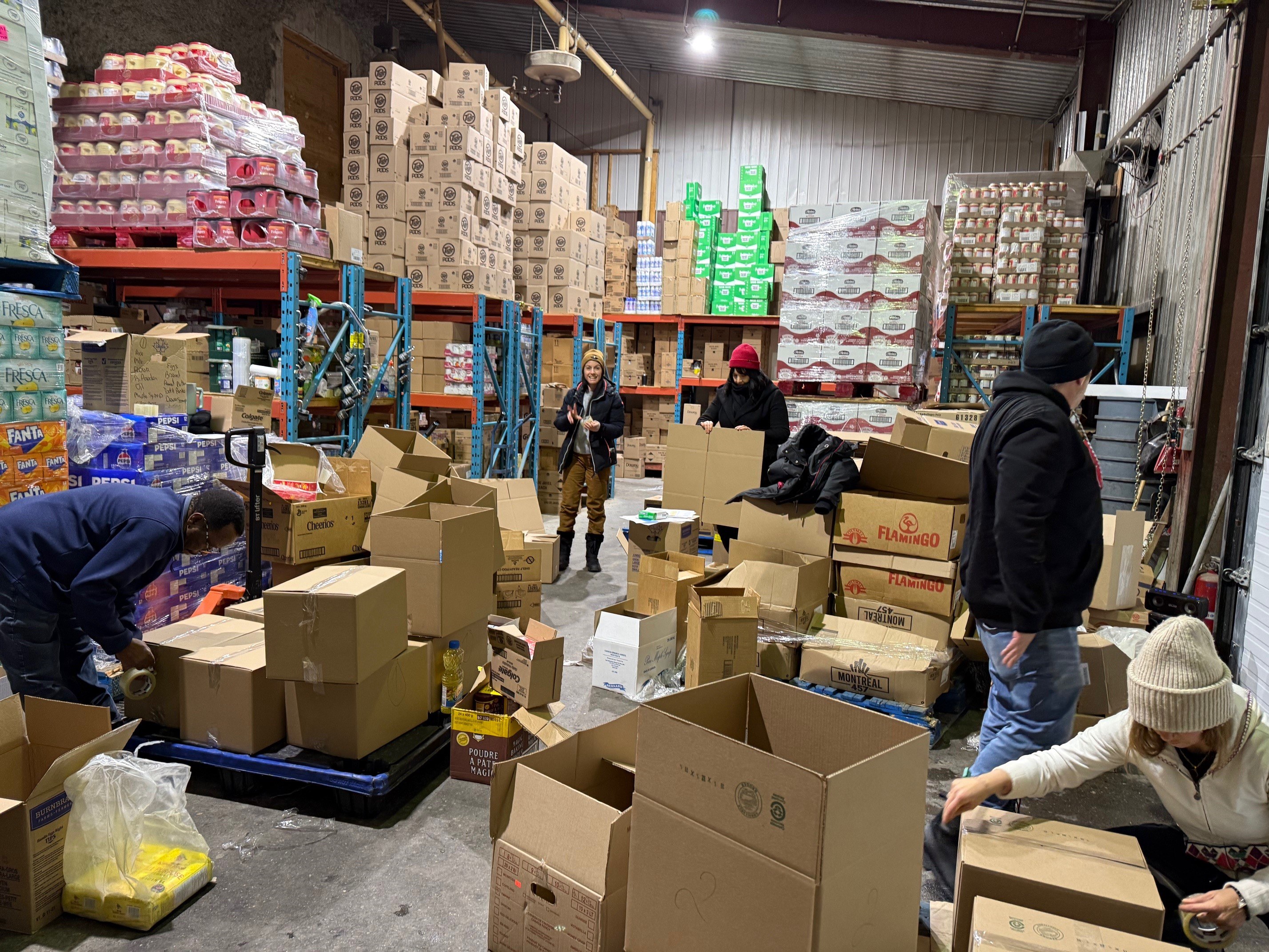 Sorting of boxes Kuujjuaq